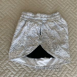 Lululemon Patterned and Pleated Shorts size 6